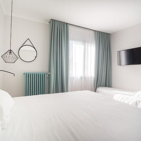 Urban Style Hotel De France 반느 외부 사진