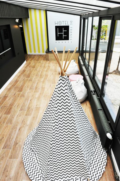 Urban Style Hotel De France 반느 외부 사진