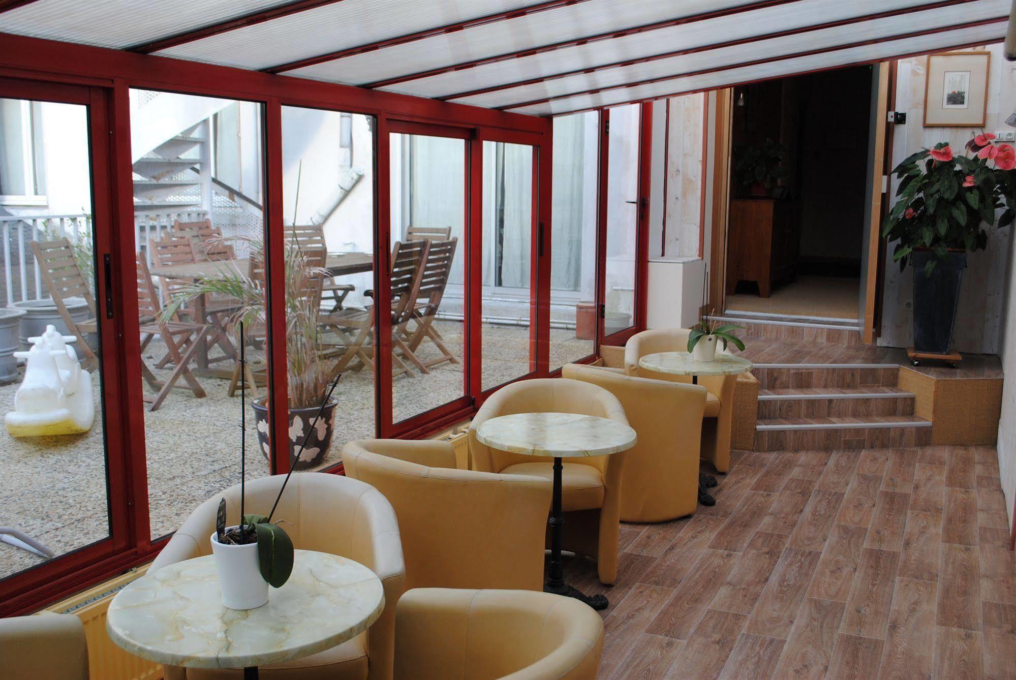 Urban Style Hotel De France 반느 외부 사진