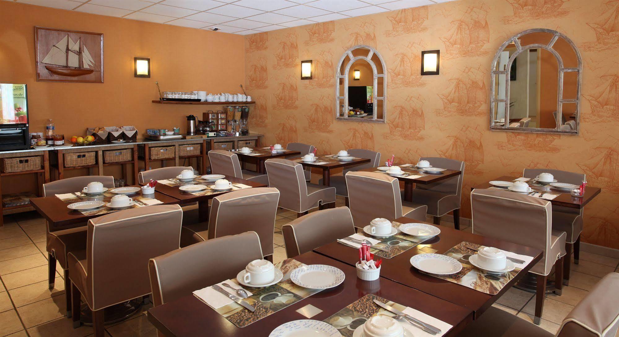 Urban Style Hotel De France 반느 외부 사진