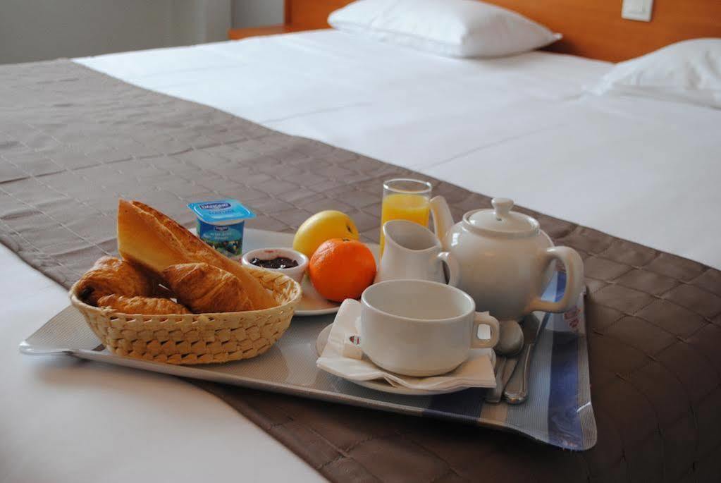 Urban Style Hotel De France 반느 외부 사진