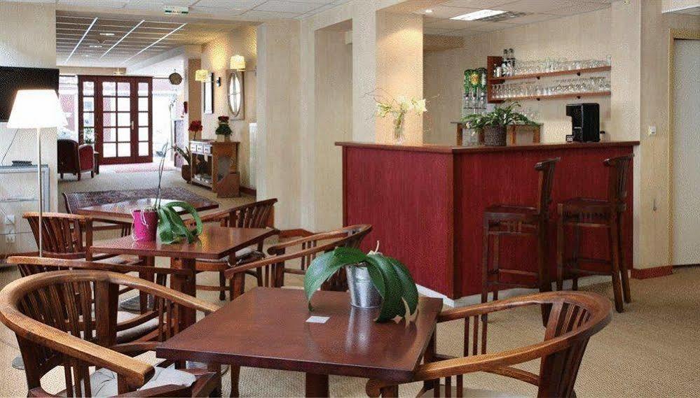 Urban Style Hotel De France 반느 외부 사진