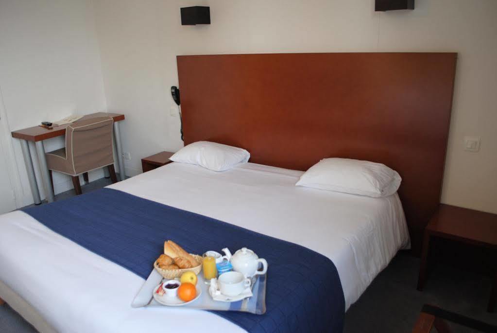 Urban Style Hotel De France 반느 외부 사진